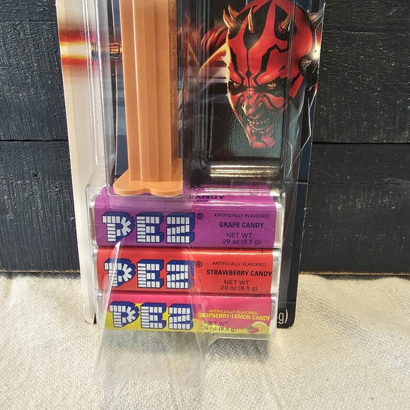 PEZ 2012 Star Wars Yoda character dispenser and candy - Picture 4 of 11